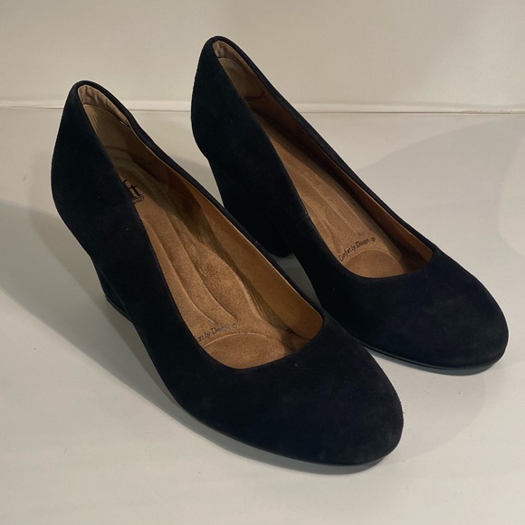Softt Medina Black Suede Pumps Size 9.5 - Picture 1 of 10